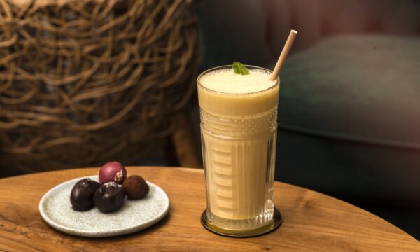 01 MANGO AND COCONUT MILKSHAKE 01 MANGO AND COCONUT MILKSHAKE